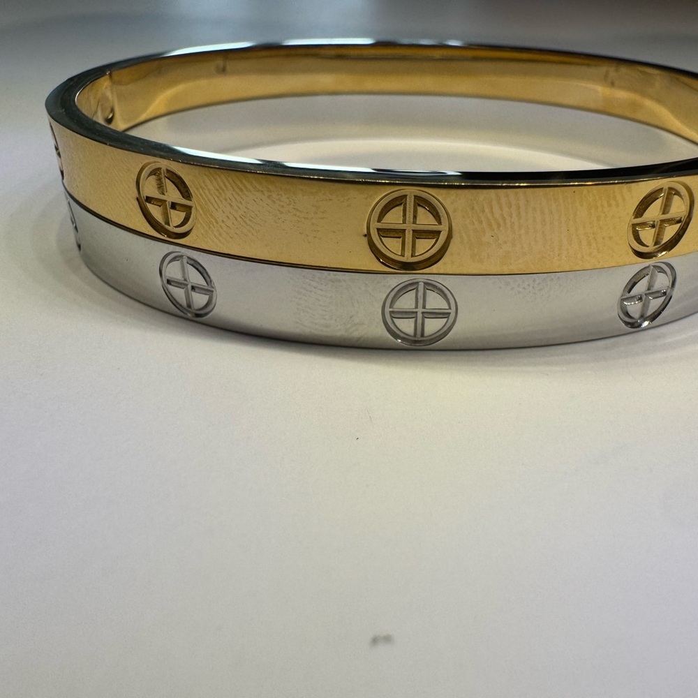 Gold Bangle Bracelet - Picture 5 of 6